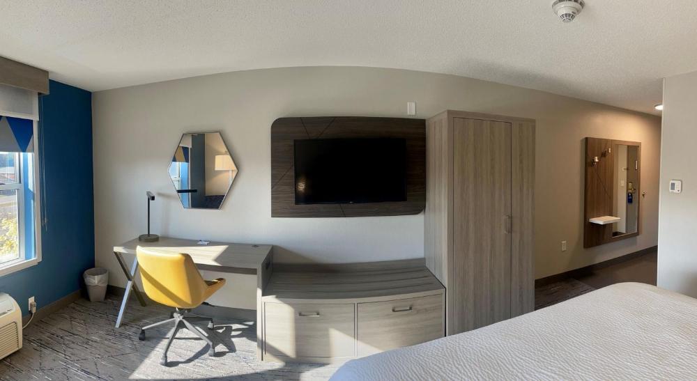 Standard King Room interior